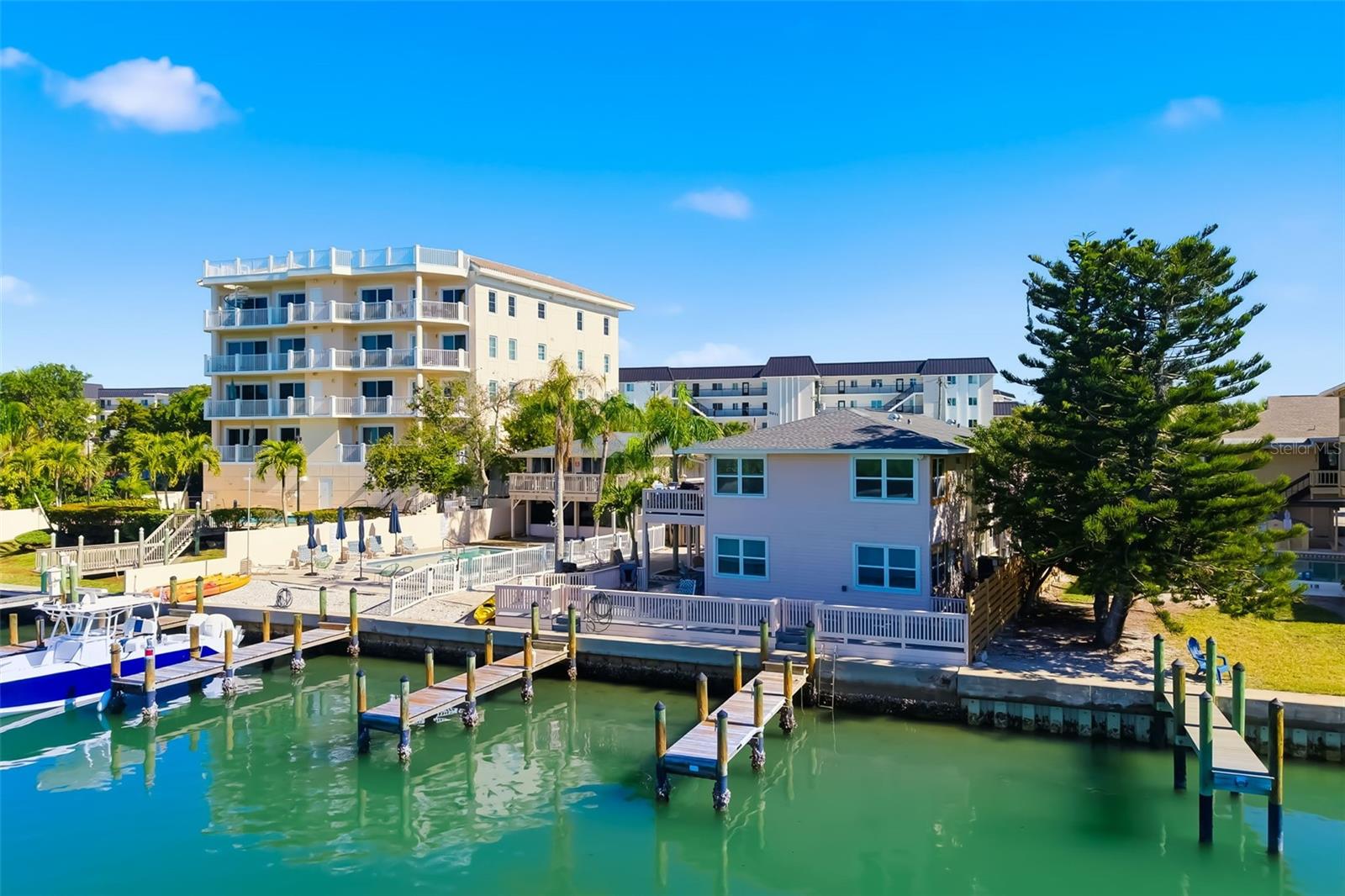 Image 15 of 100 For 9022 Midnight Pass Road