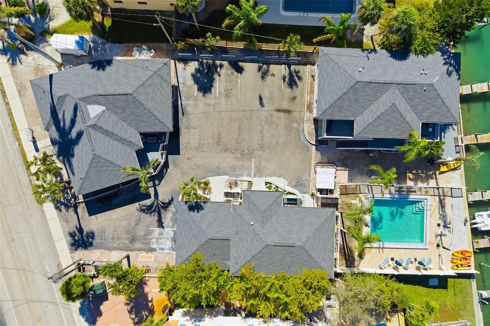 Image 19 of 100 For 9022 Midnight Pass Road