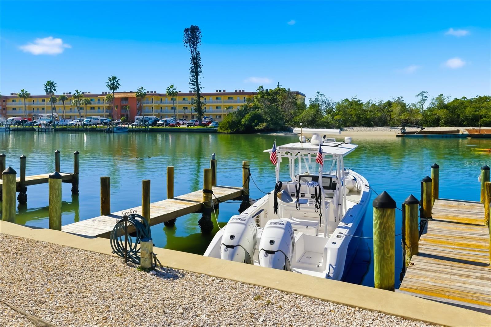 Image 21 of 100 For 9022 Midnight Pass Road