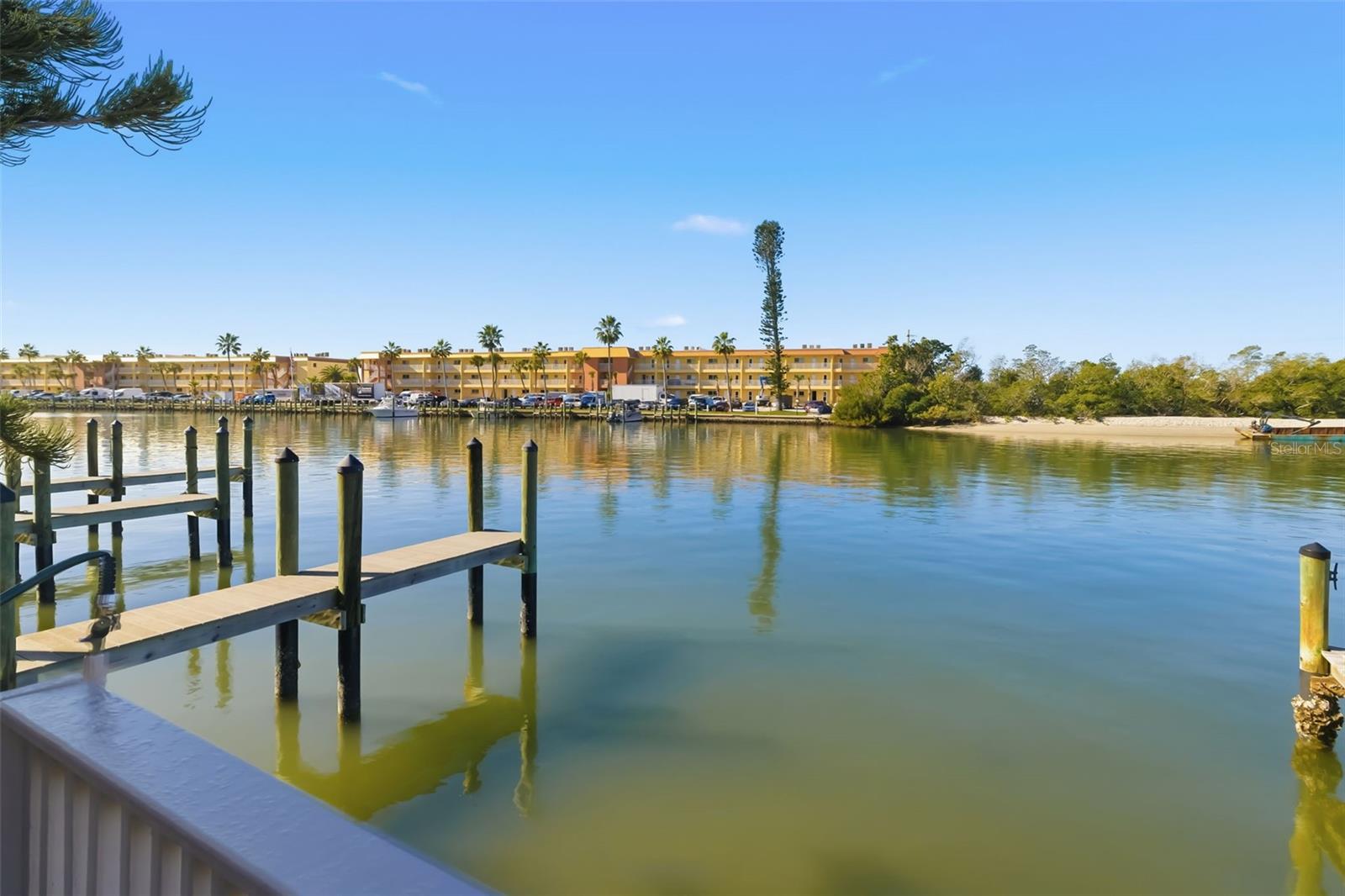 Image 24 of 100 For 9022 Midnight Pass Road