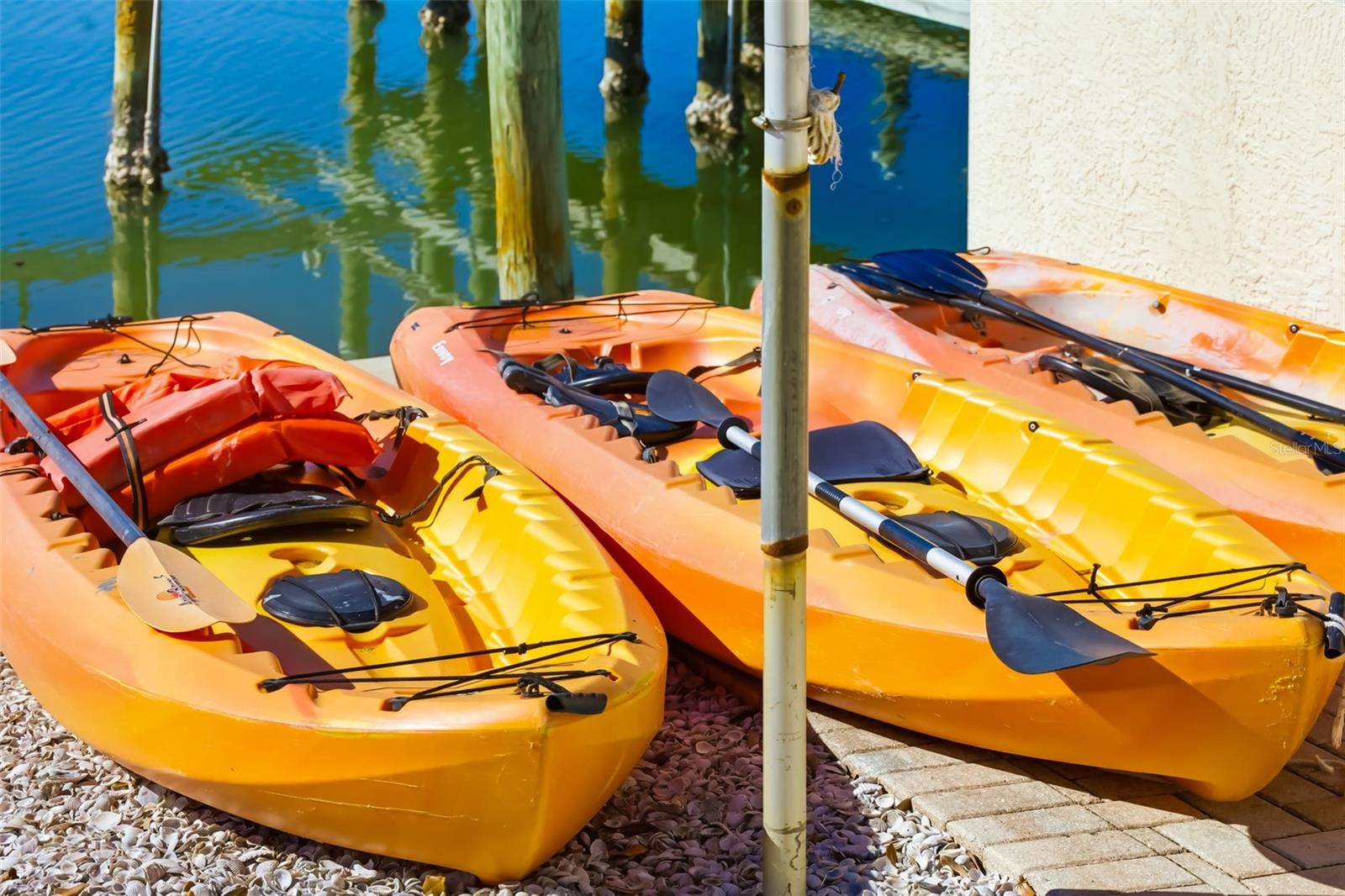 Image 25 of 100 For 9022 Midnight Pass Road