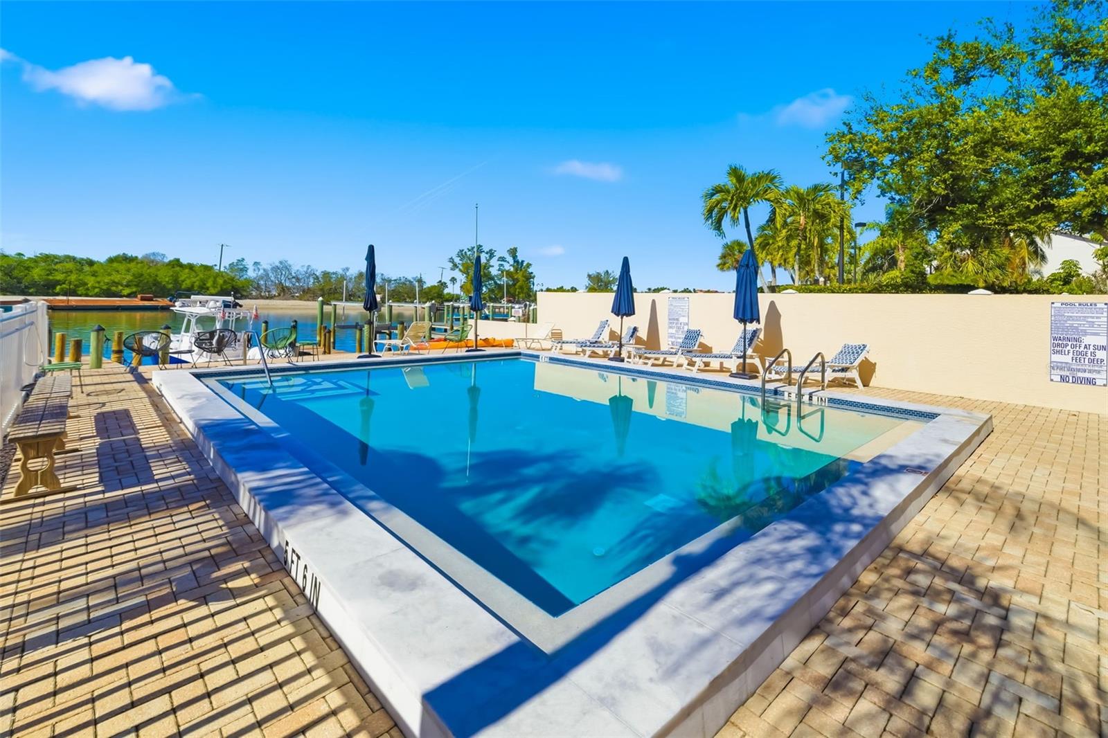 Image 26 of 100 For 9022 Midnight Pass Road