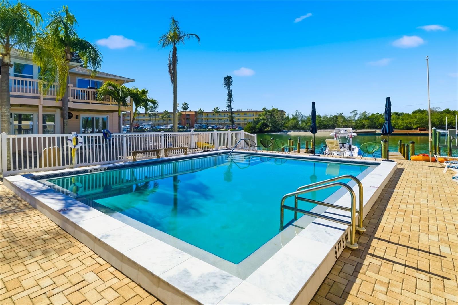 Image 28 of 100 For 9022 Midnight Pass Road