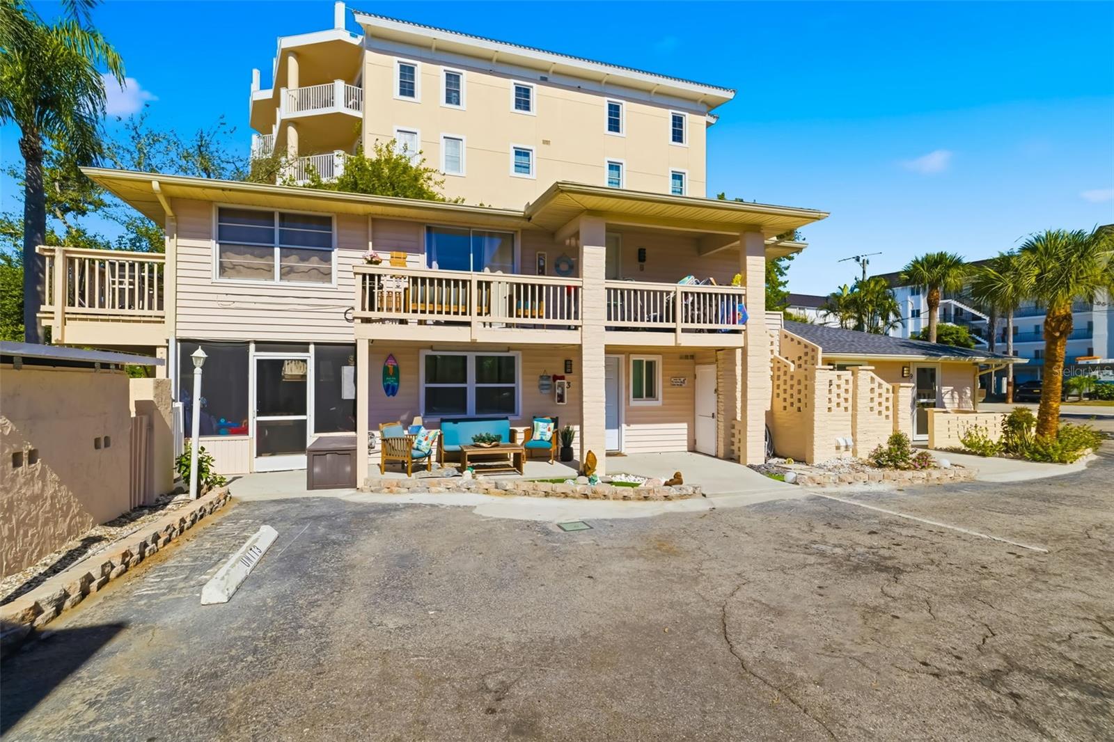 Image 33 of 100 For 9022 Midnight Pass Road