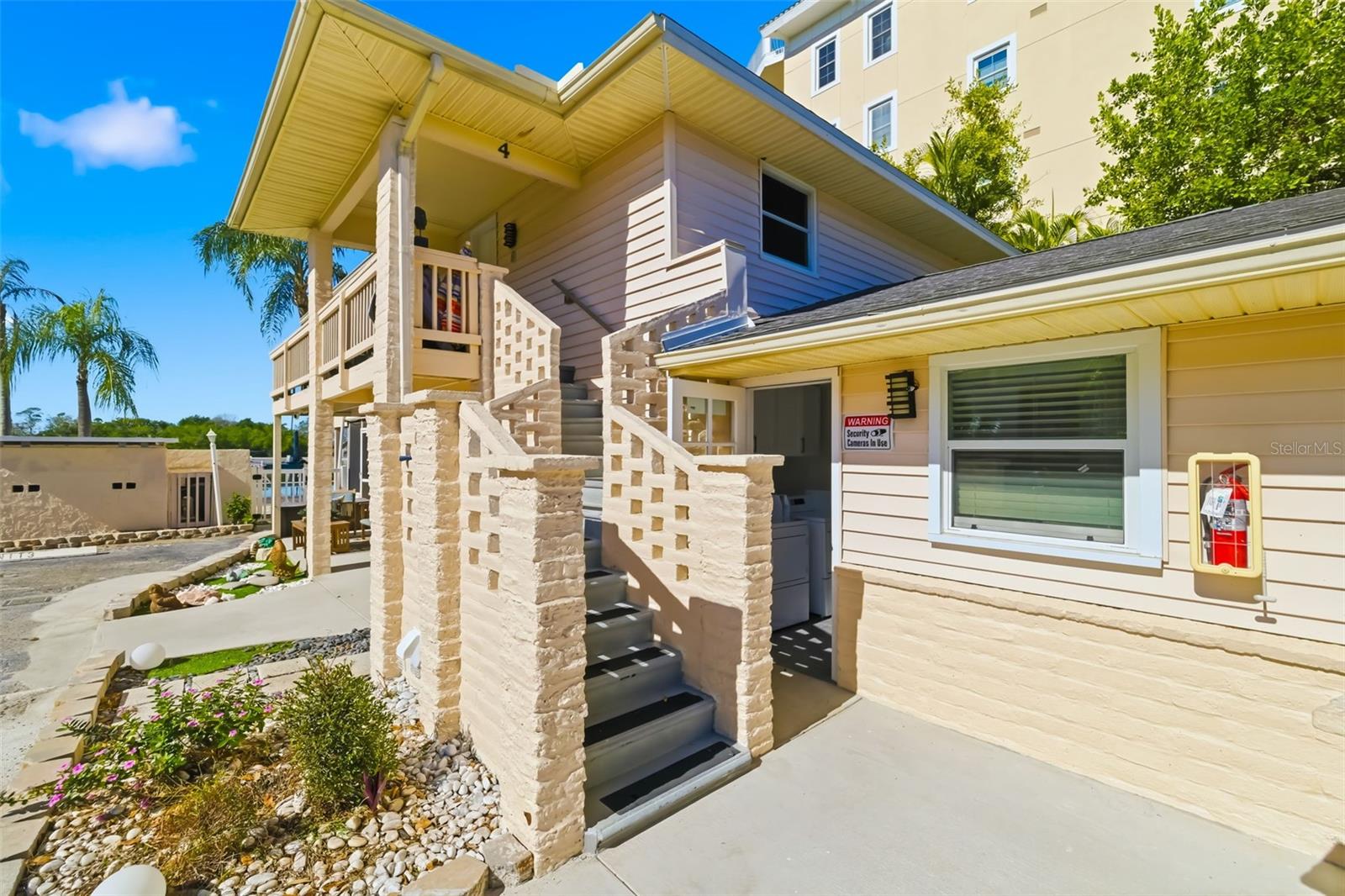 Image 37 of 100 For 9022 Midnight Pass Road