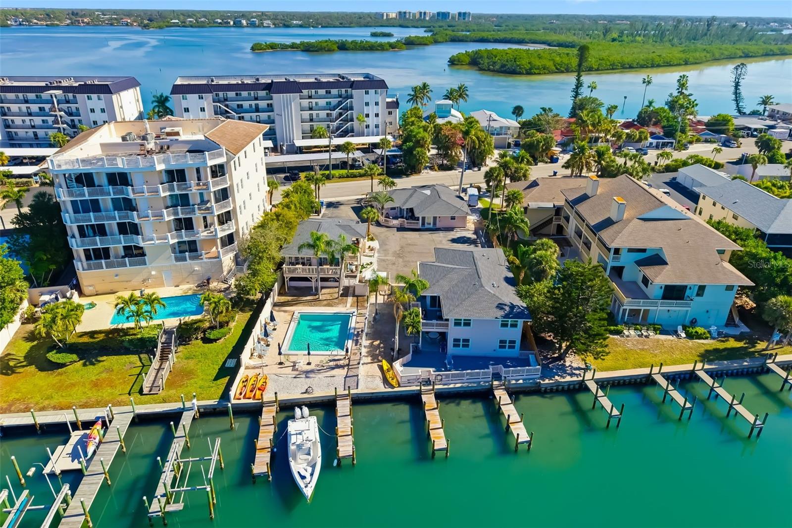 Image 4 of 100 For 9022 Midnight Pass Road