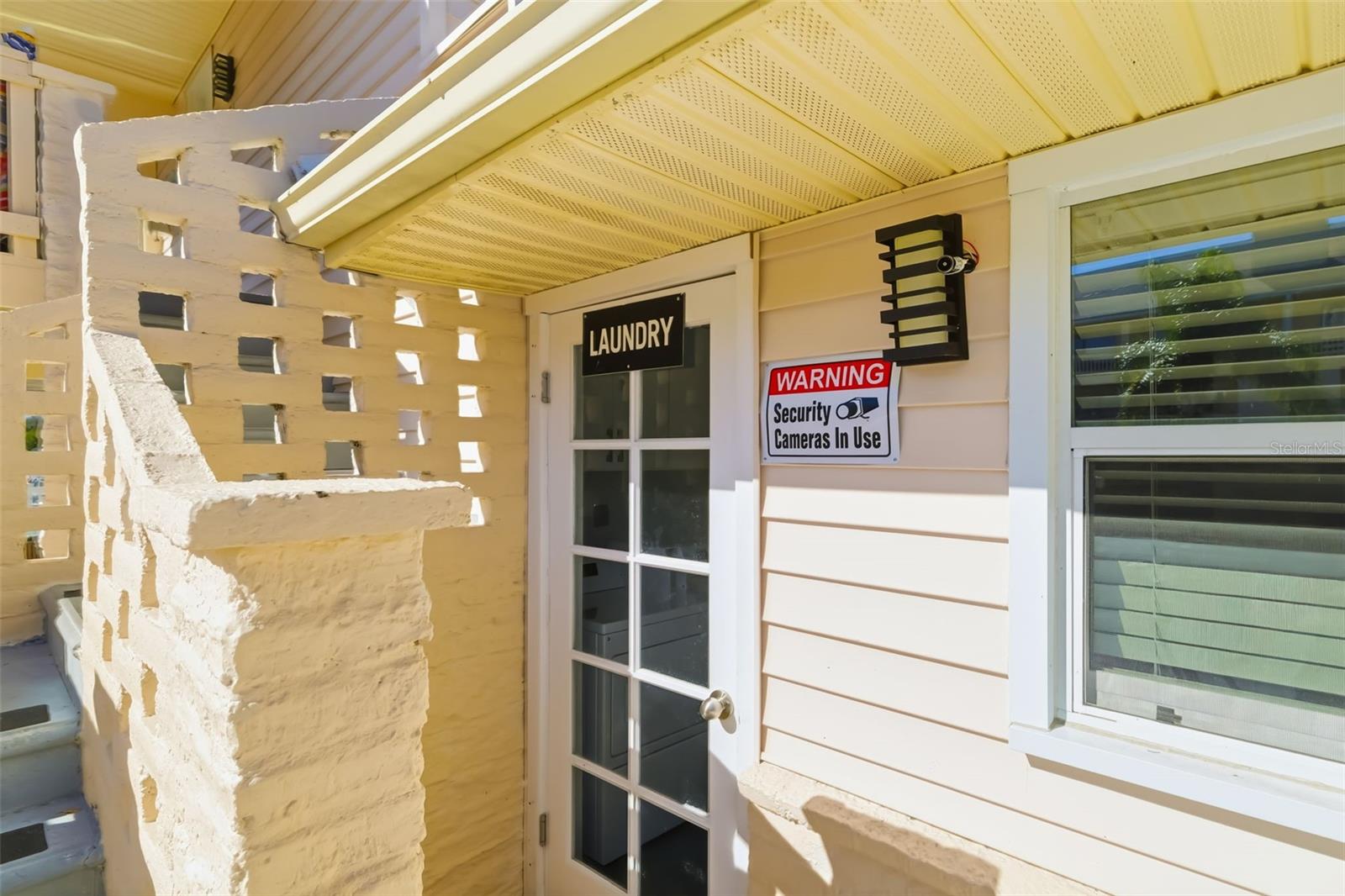 Image 41 of 100 For 9022 Midnight Pass Road