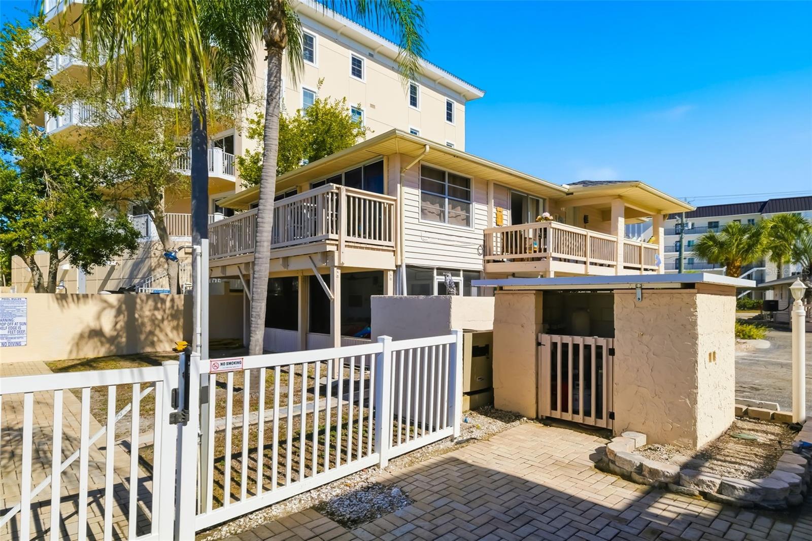 Image 42 of 100 For 9022 Midnight Pass Road