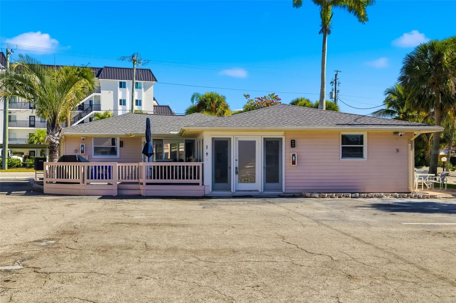 Image 44 of 100 For 9022 Midnight Pass Road