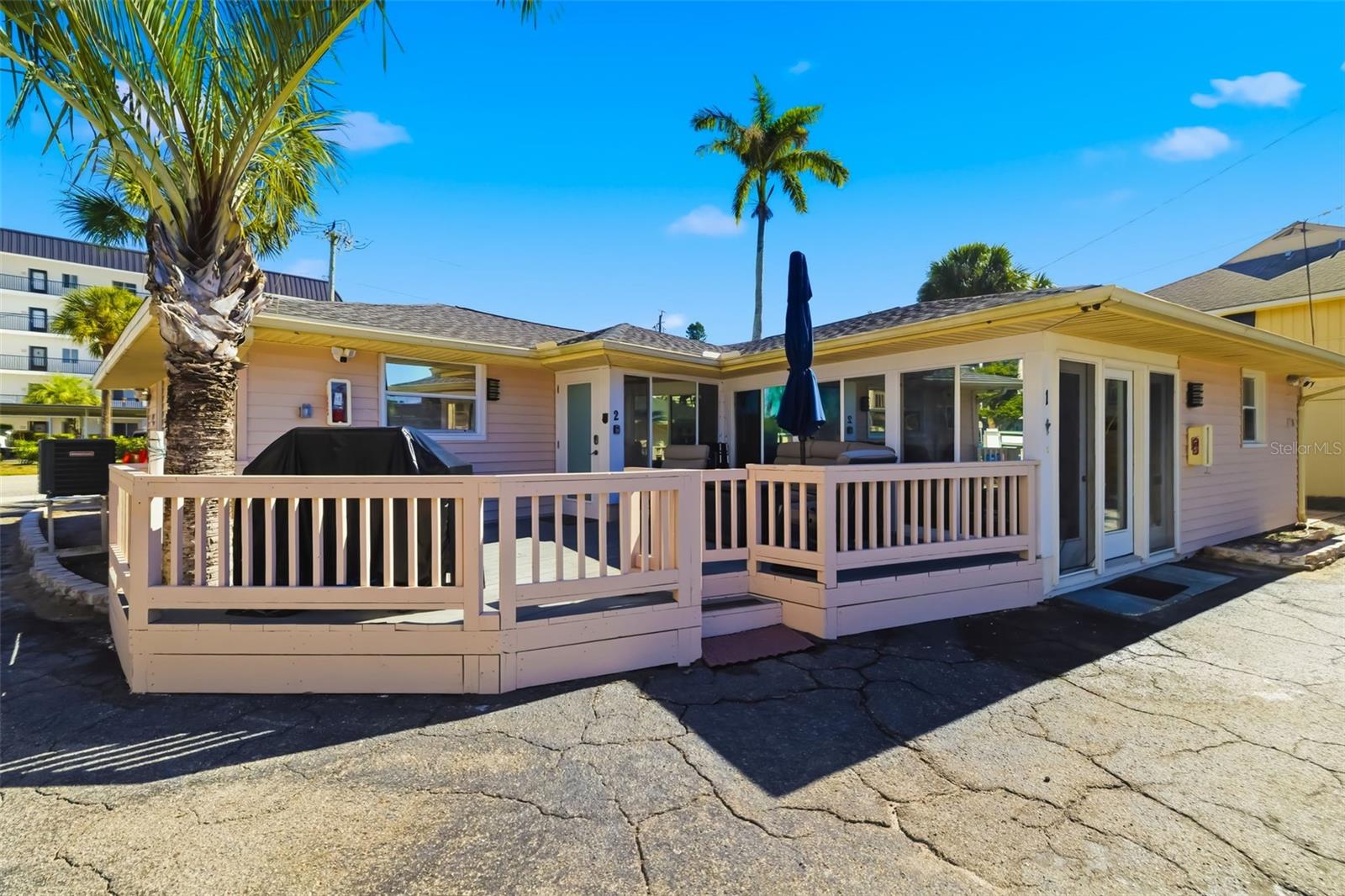 Image 45 of 100 For 9022 Midnight Pass Road