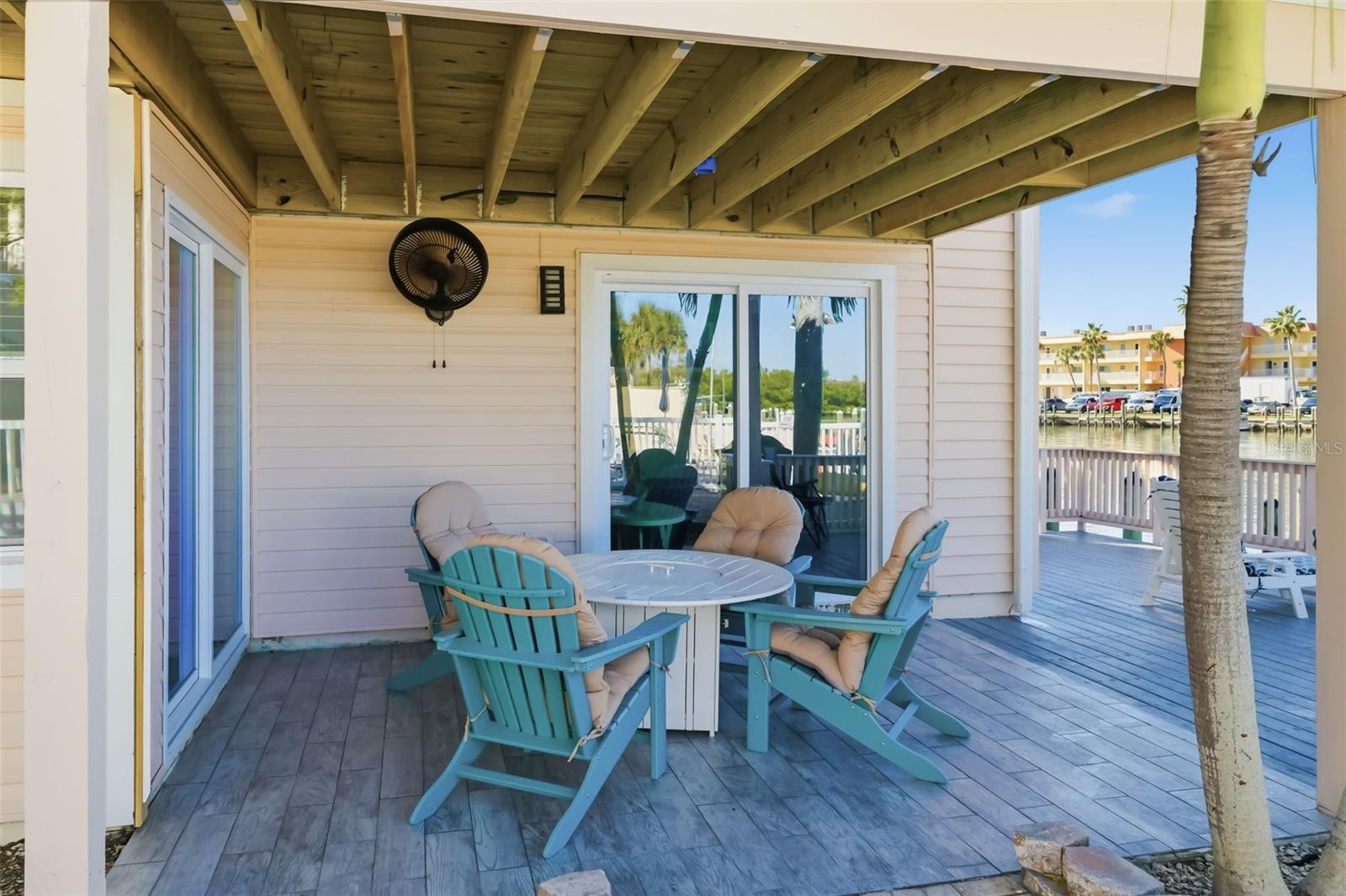 Image 51 of 100 For 9022 Midnight Pass Road