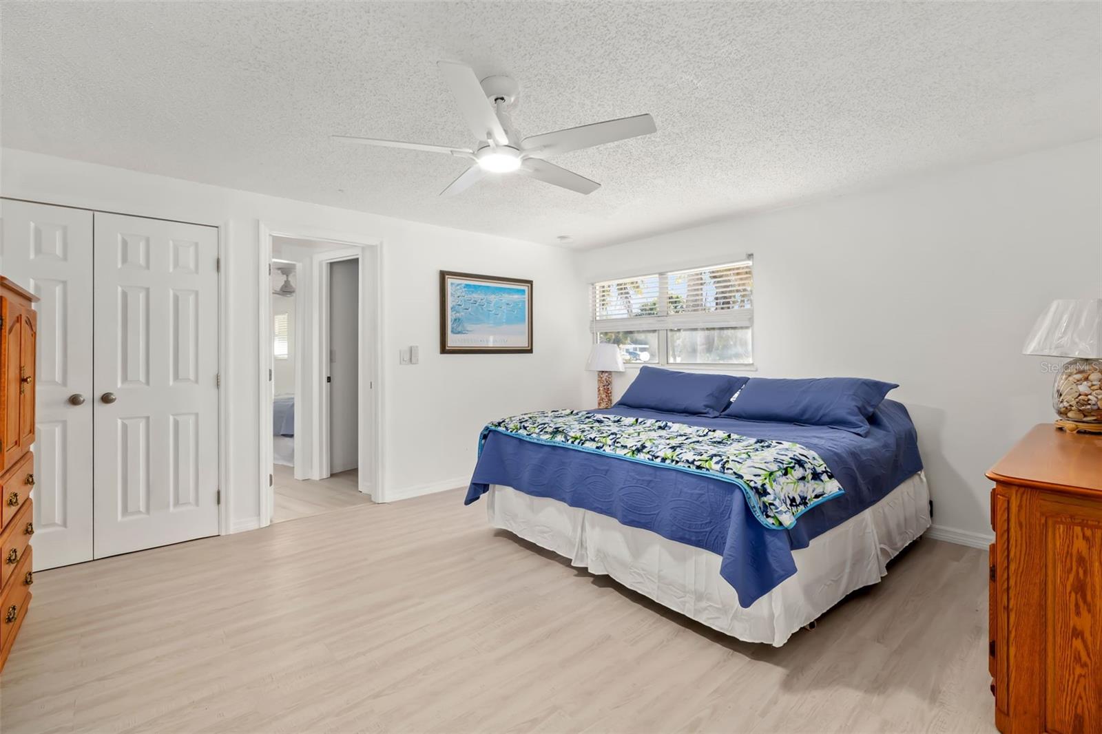 Image 52 of 100 For 9022 Midnight Pass Road