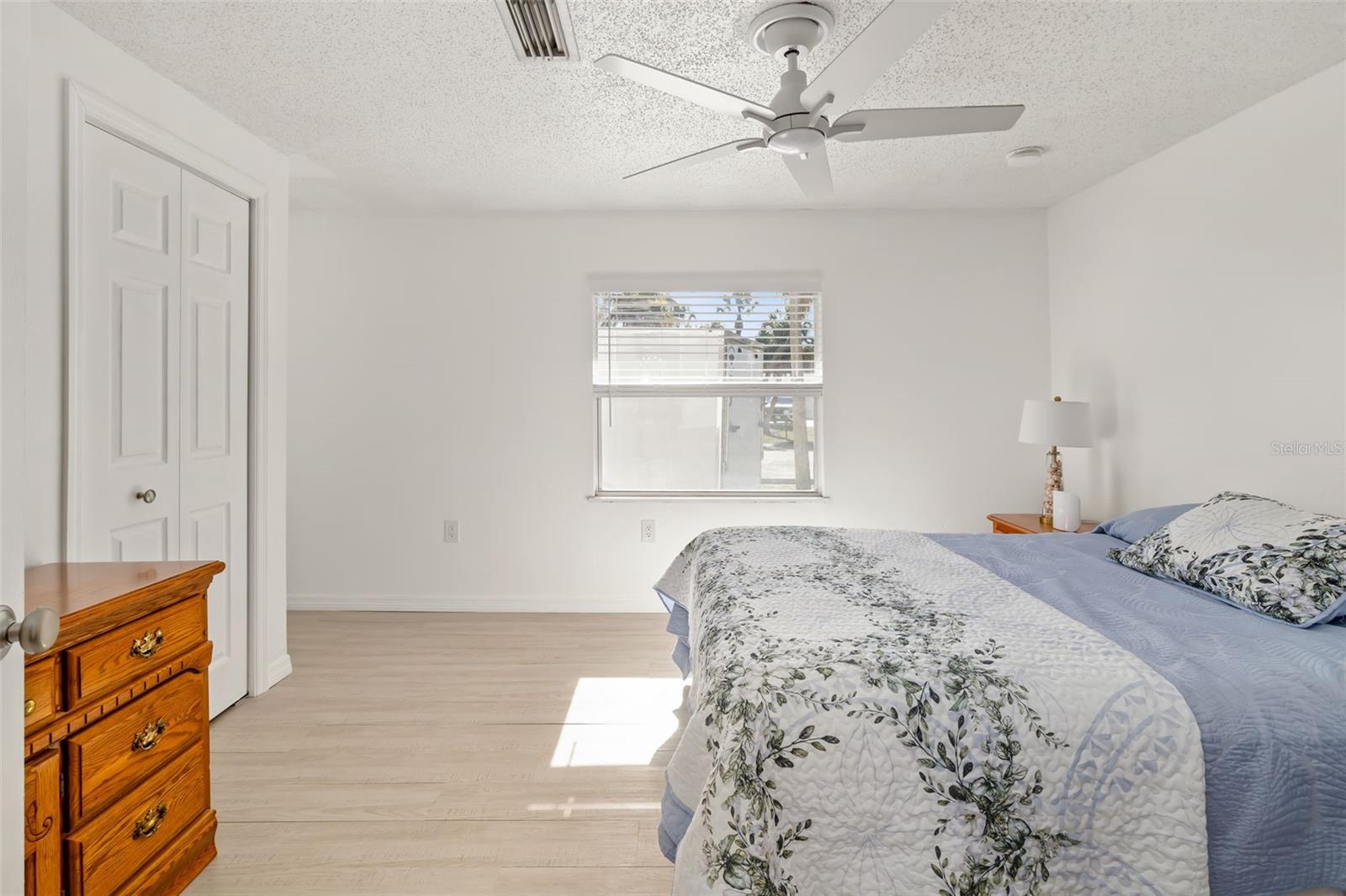 Image 53 of 100 For 9022 Midnight Pass Road