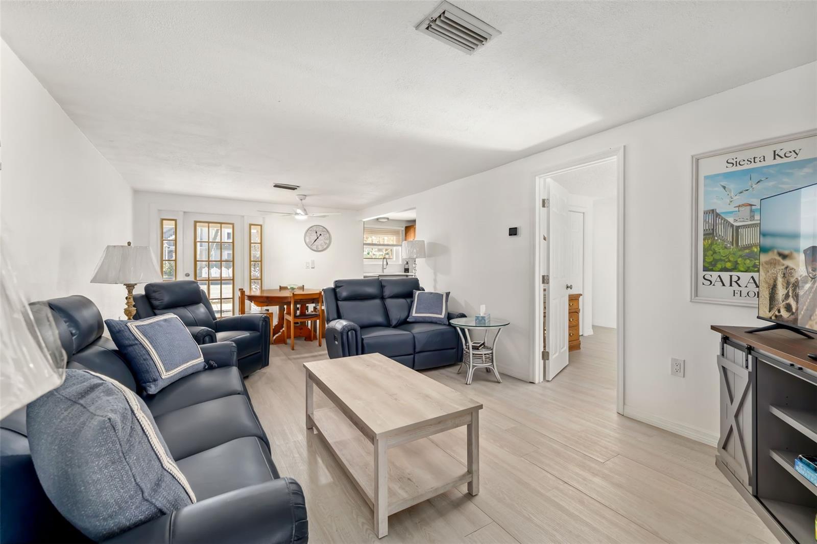 Image 58 of 100 For 9022 Midnight Pass Road