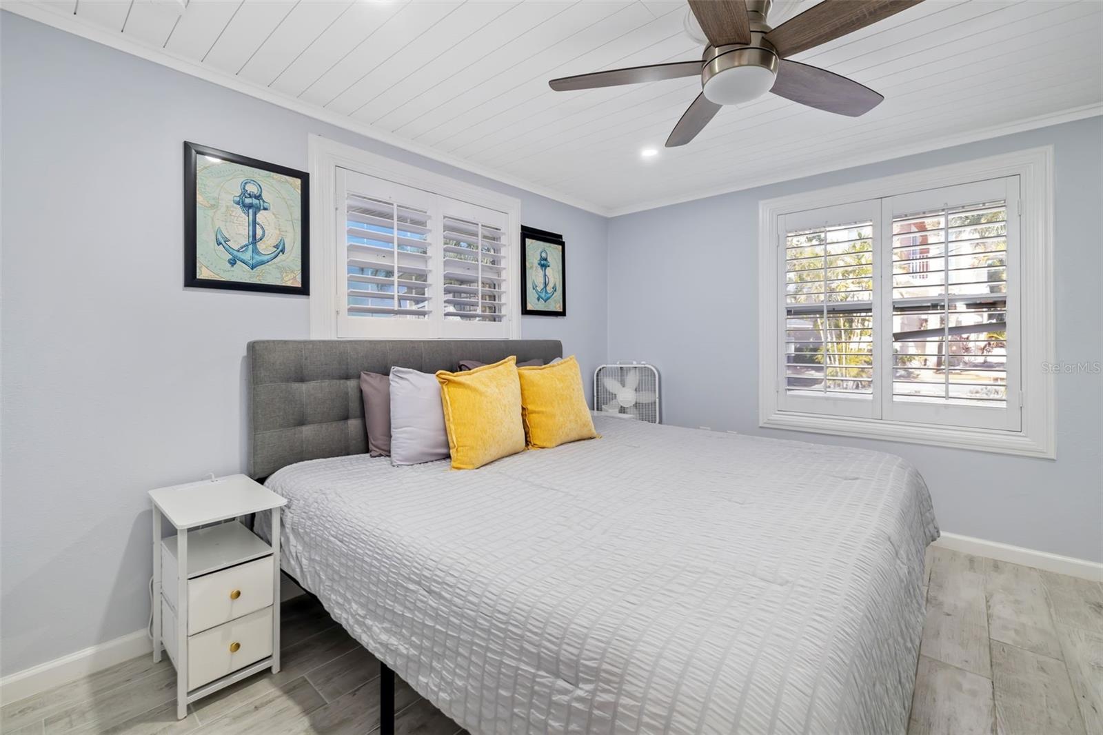 Image 61 of 100 For 9022 Midnight Pass Road