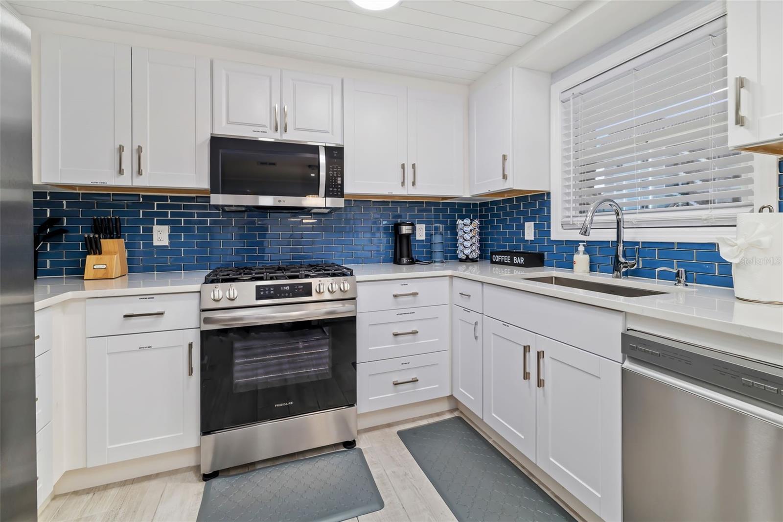 Image 63 of 100 For 9022 Midnight Pass Road