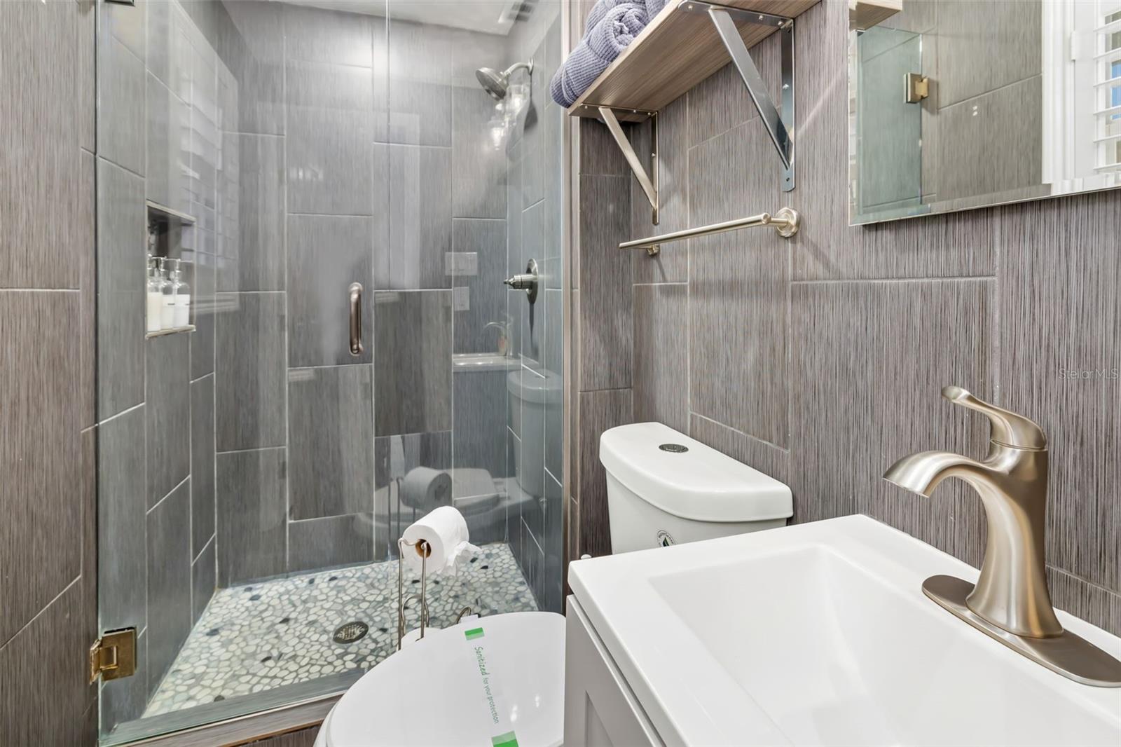 Image 65 of 100 For 9022 Midnight Pass Road