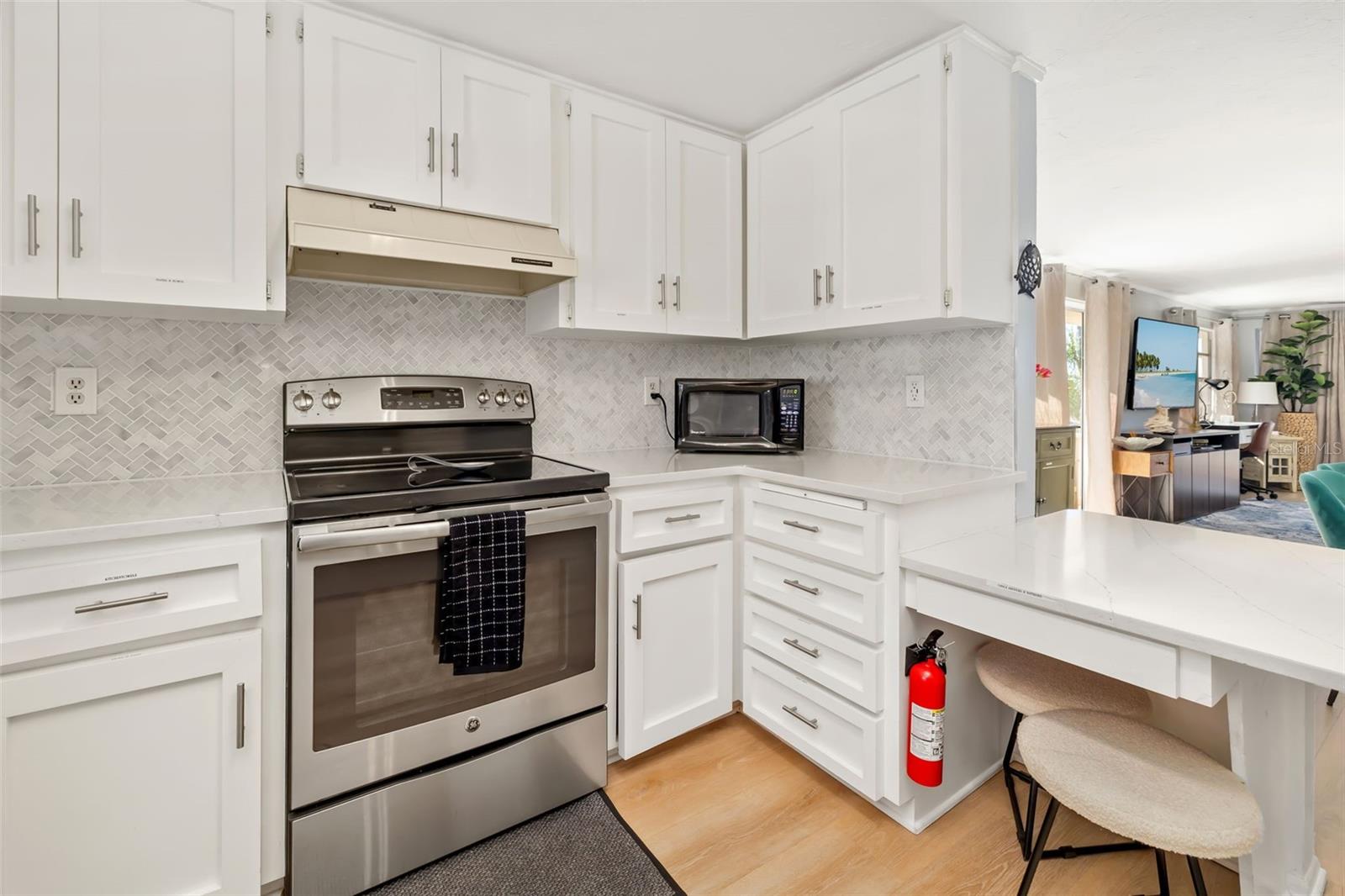 Image 73 of 100 For 9022 Midnight Pass Road