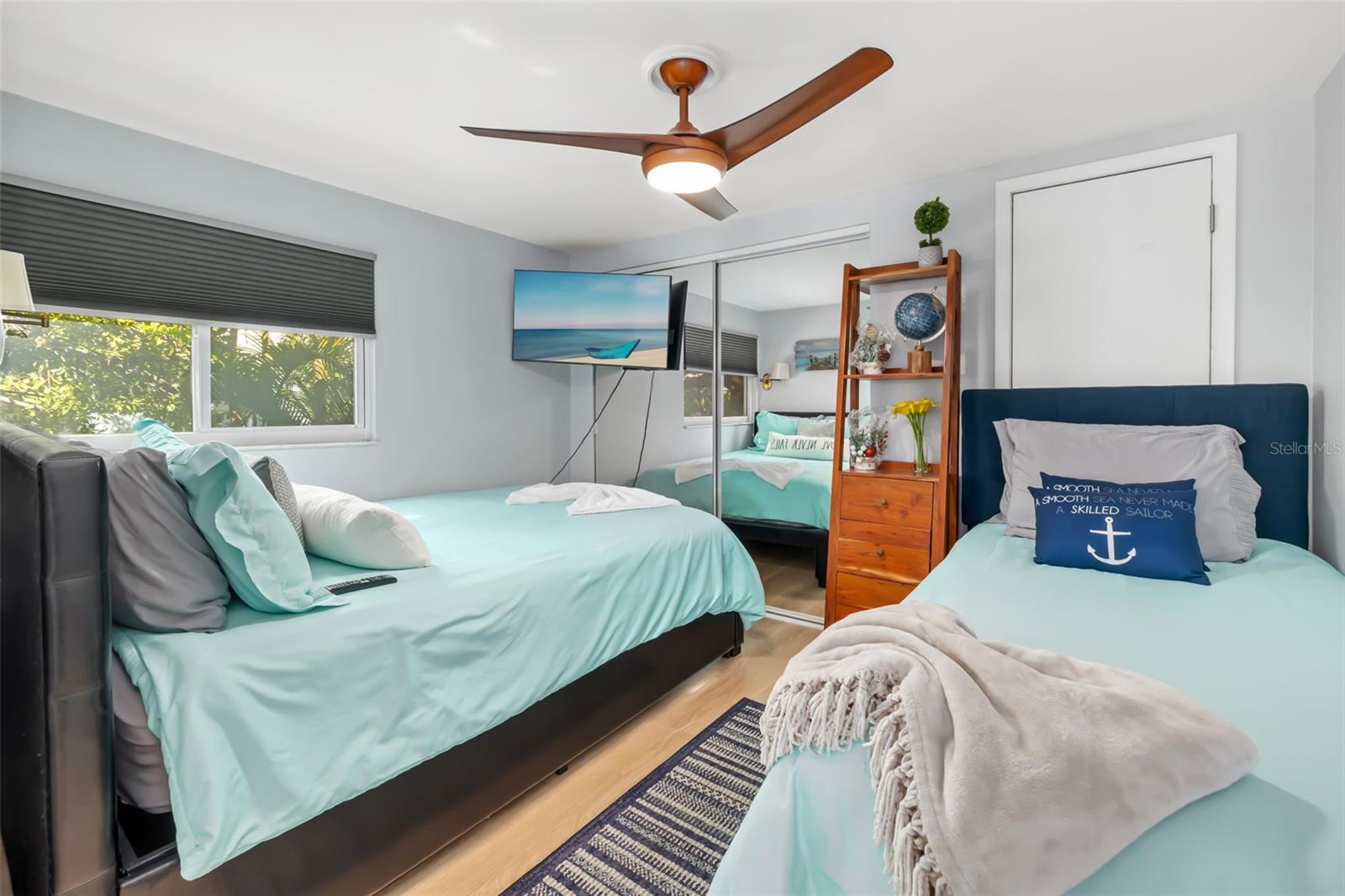 Image 76 of 100 For 9022 Midnight Pass Road