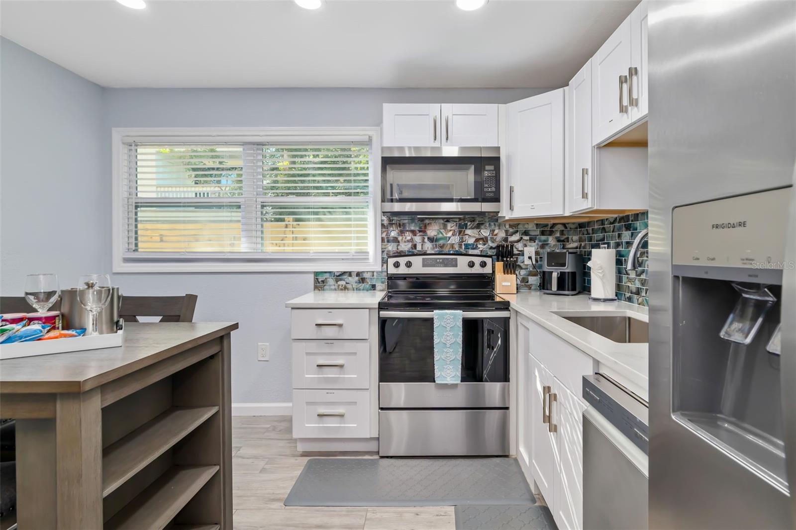 Image 87 of 100 For 9022 Midnight Pass Road