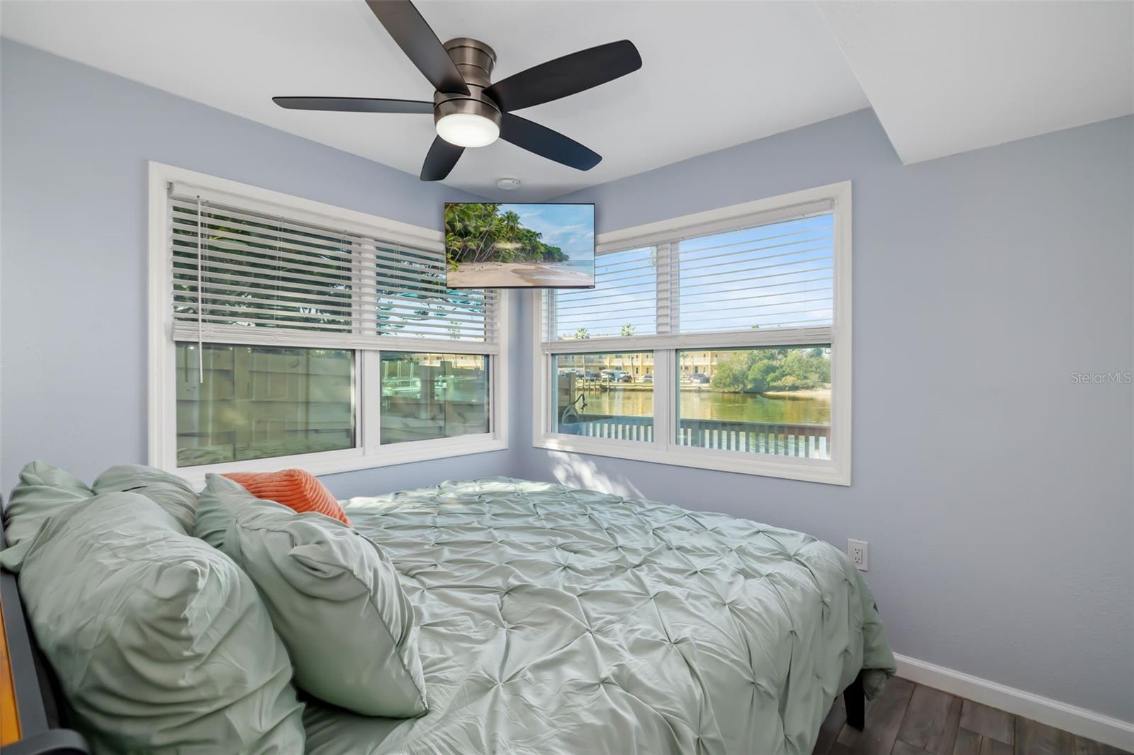 Image 91 of 100 For 9022 Midnight Pass Road