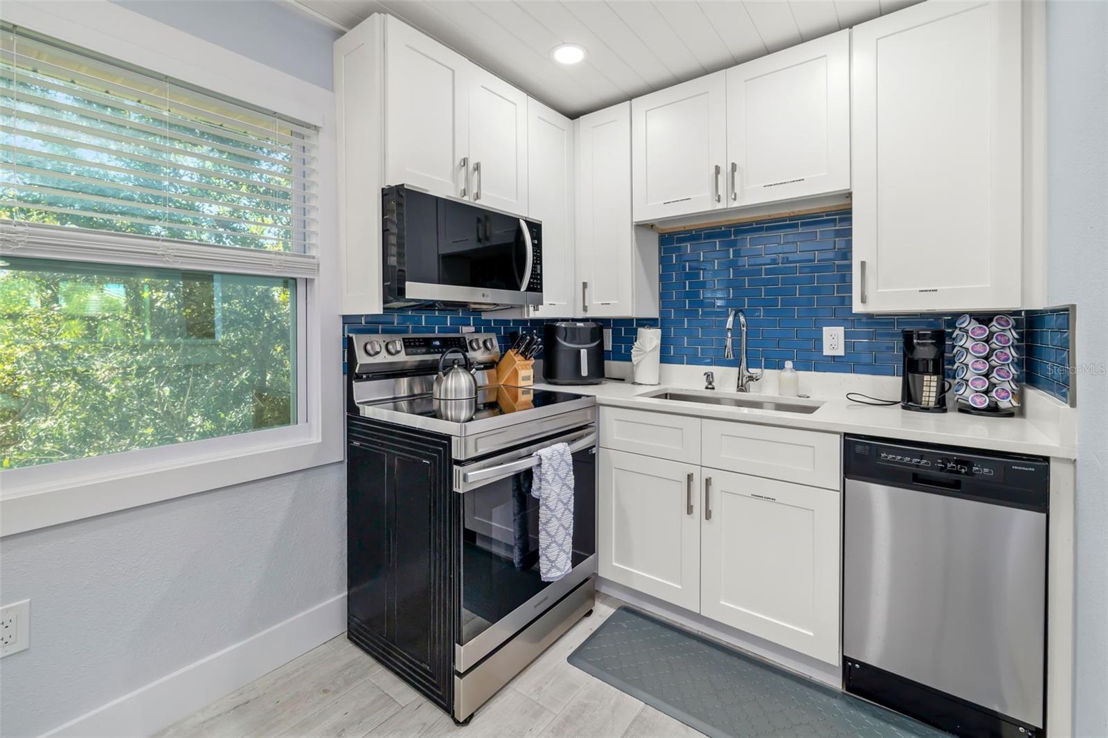 Image 94 of 100 For 9022 Midnight Pass Road