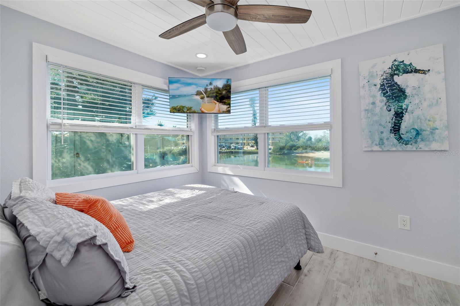 Image 97 of 100 For 9022 Midnight Pass Road