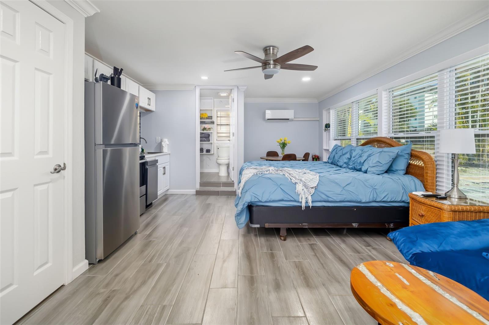 Image 98 of 100 For 9022 Midnight Pass Road