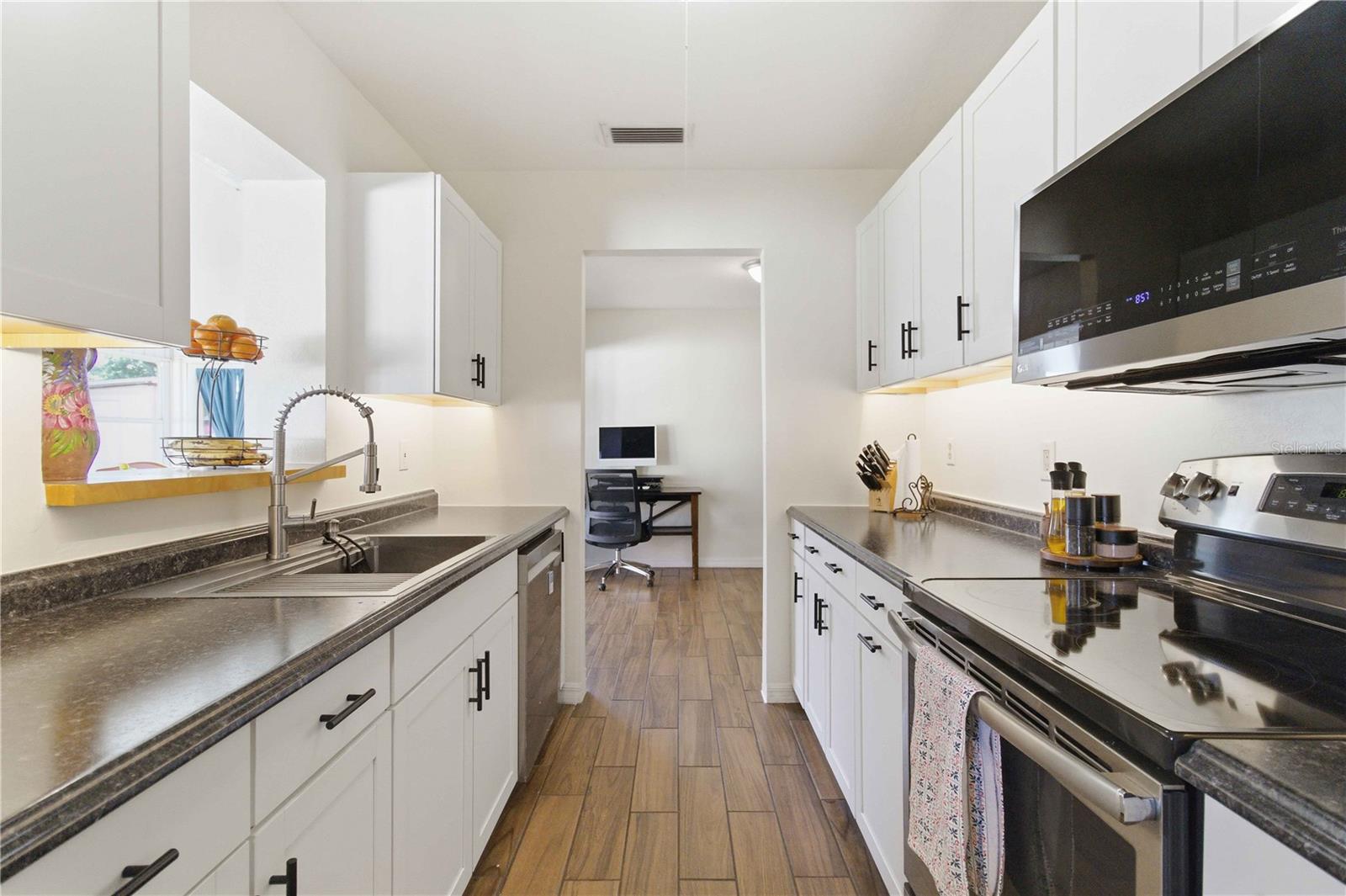 Image 11 of 27 For 536 43rd Street Boulevard W