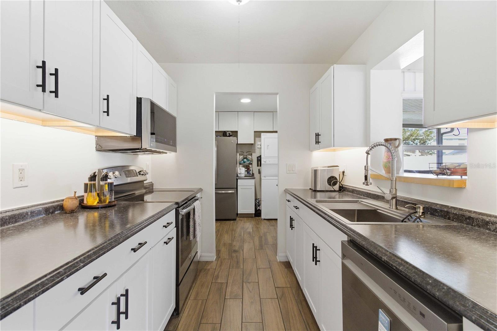 Image 12 of 27 For 536 43rd Street Boulevard W