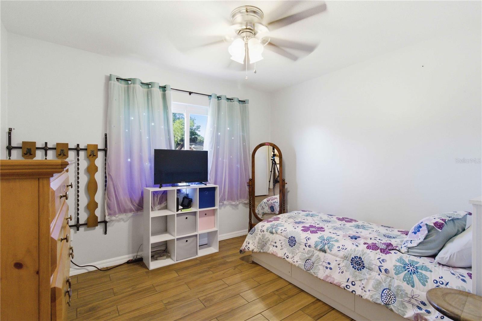 Image 15 of 27 For 536 43rd Street Boulevard W