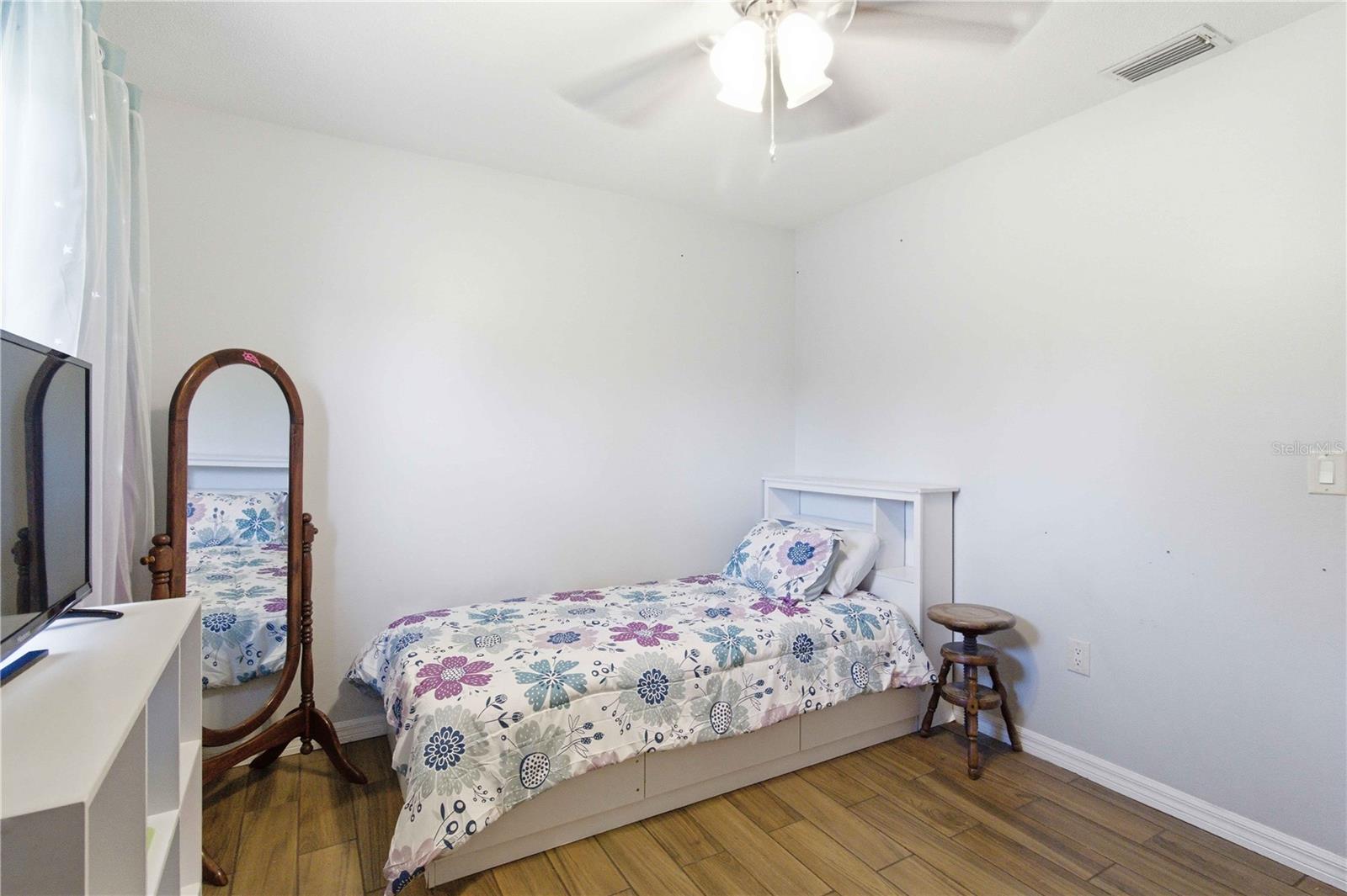 Image 16 of 27 For 536 43rd Street Boulevard W