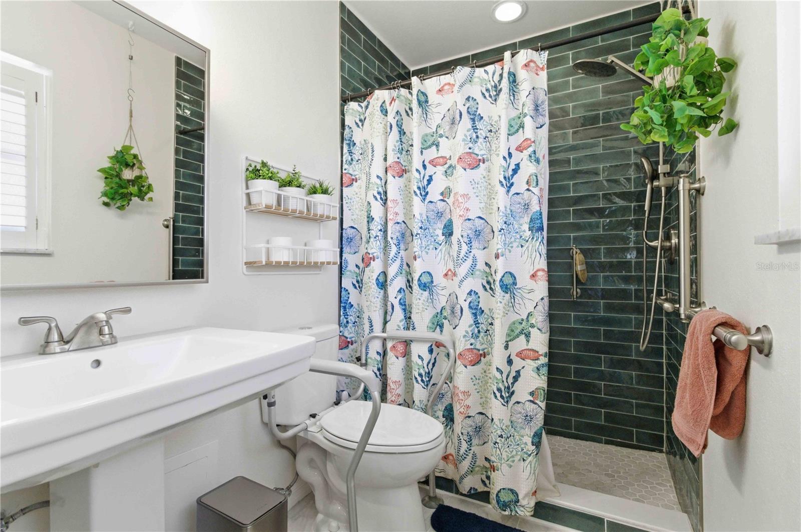 Image 21 of 27 For 536 43rd Street Boulevard W