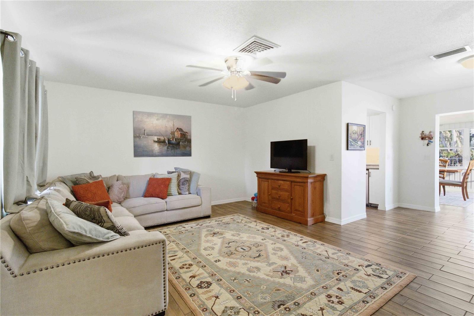 Image 4 of 27 For 536 43rd Street Boulevard W