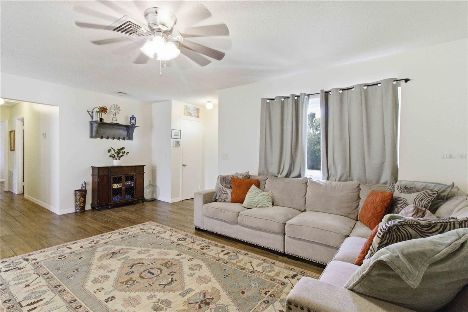 Image 6 of 27 For 536 43rd Street Boulevard W