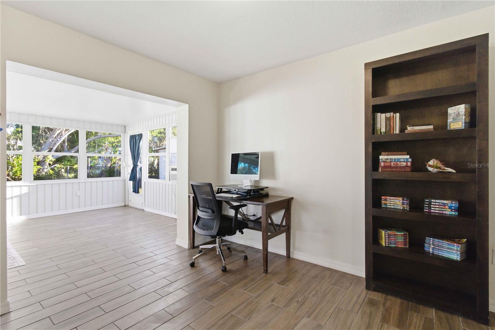 Image 7 of 27 For 536 43rd Street Boulevard W