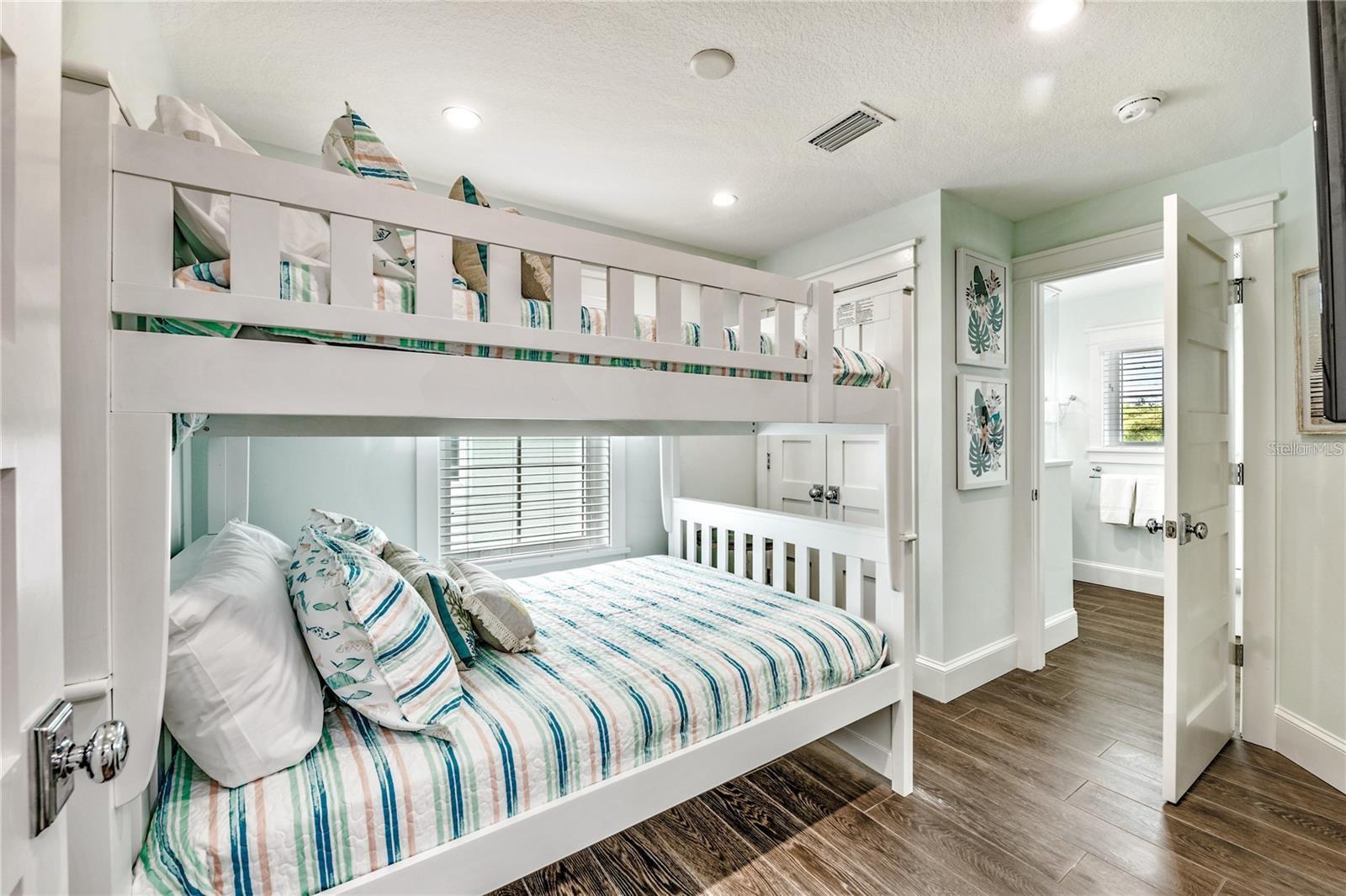 Image 36 of 61 For 336 Avenida De Mayo