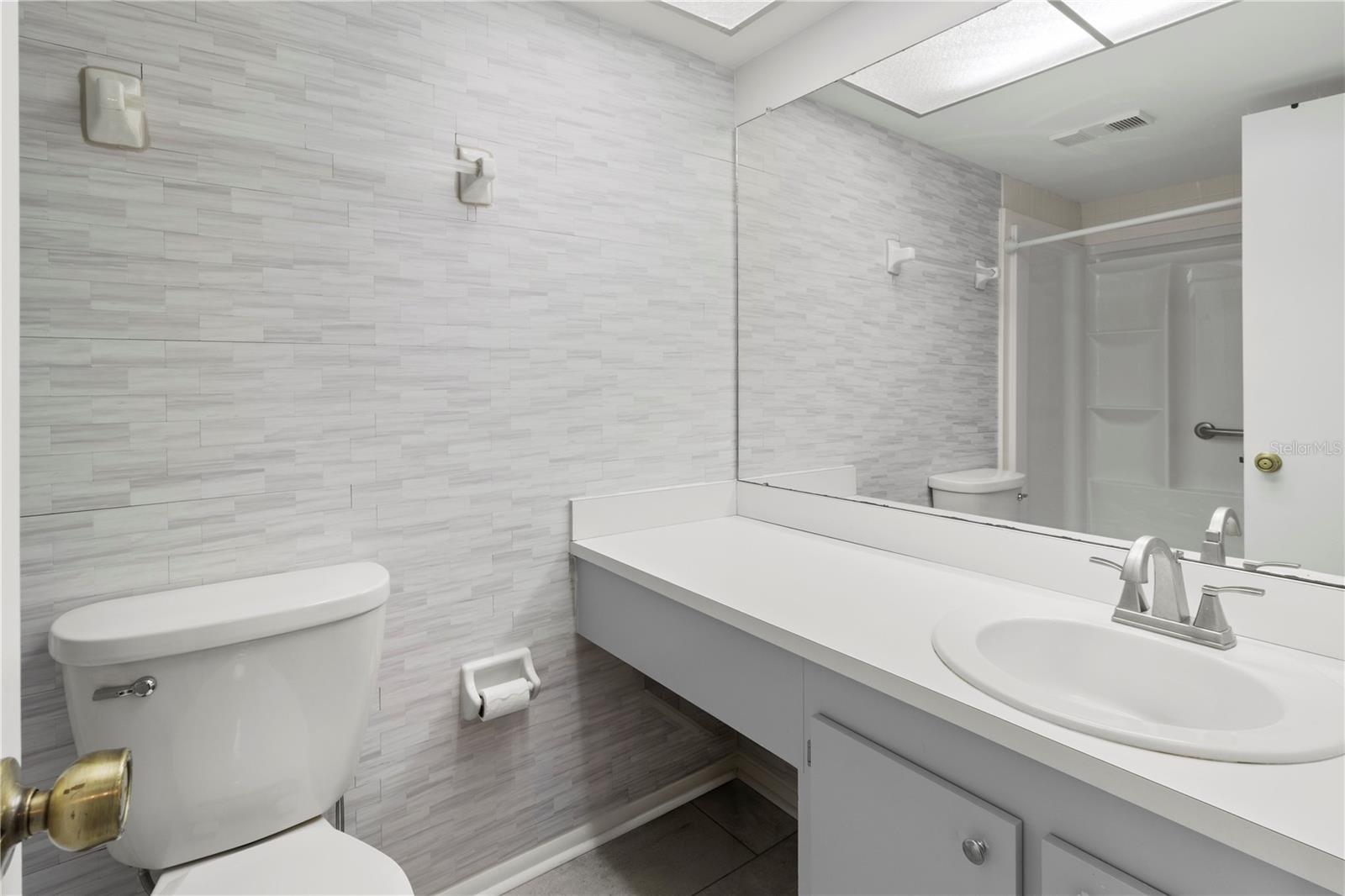 Image 36 of 65 For 305 30th Avenue W A110