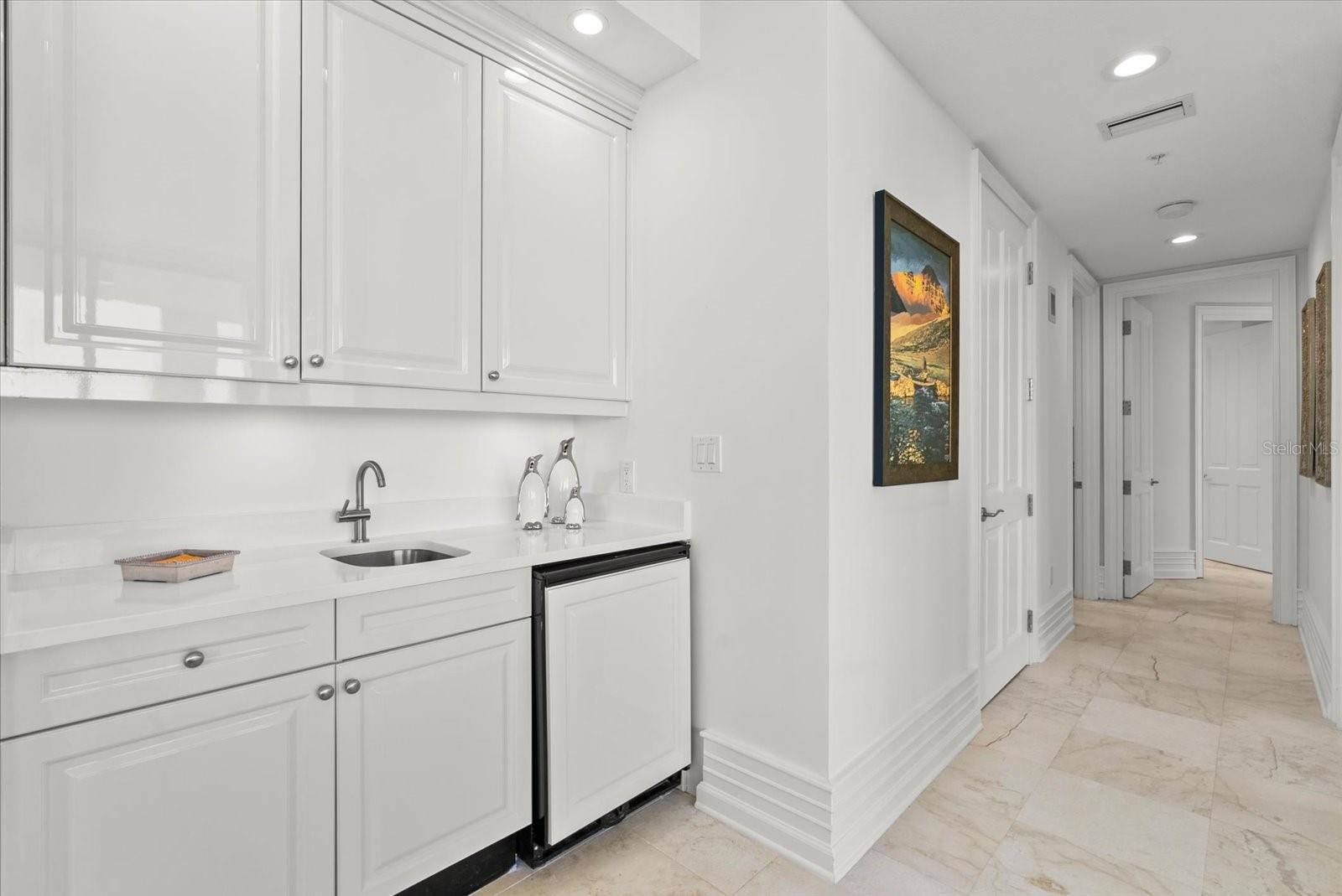 Listing photo id 10 for 1300 Benjamin Franklin Drive 501