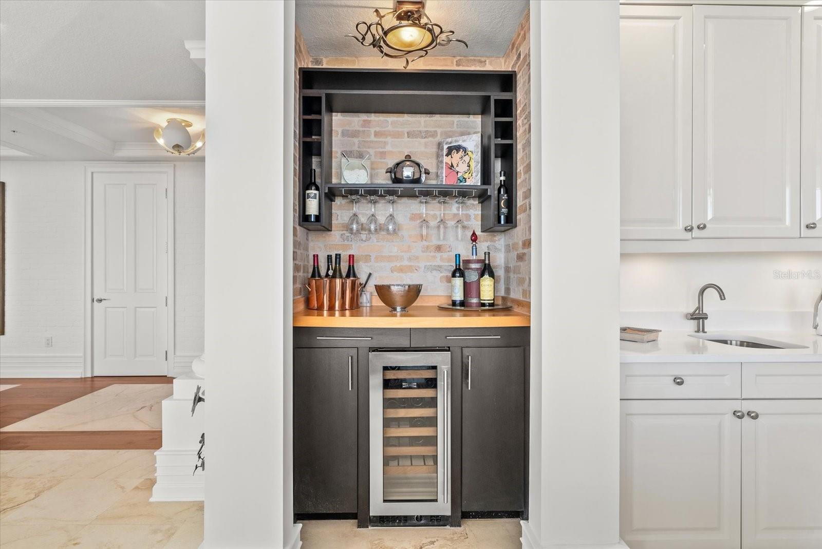 Listing photo id 11 for 1300 Benjamin Franklin Drive 501