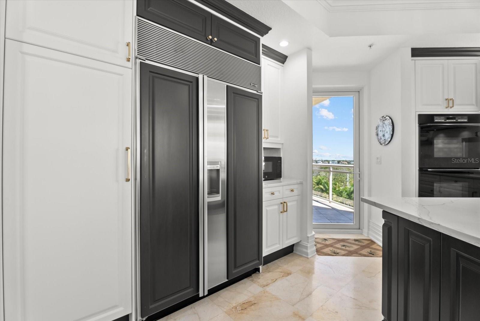 Listing photo id 19 for 1300 Benjamin Franklin Drive 501