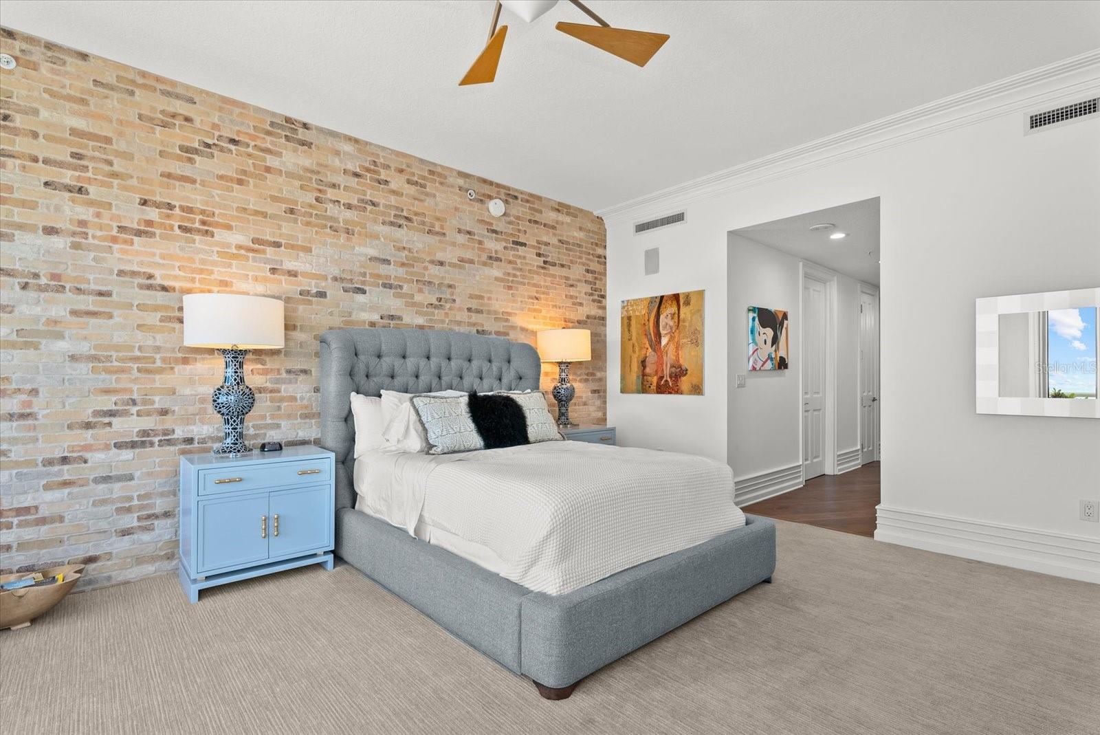 Listing photo id 38 for 1300 Benjamin Franklin Drive 501