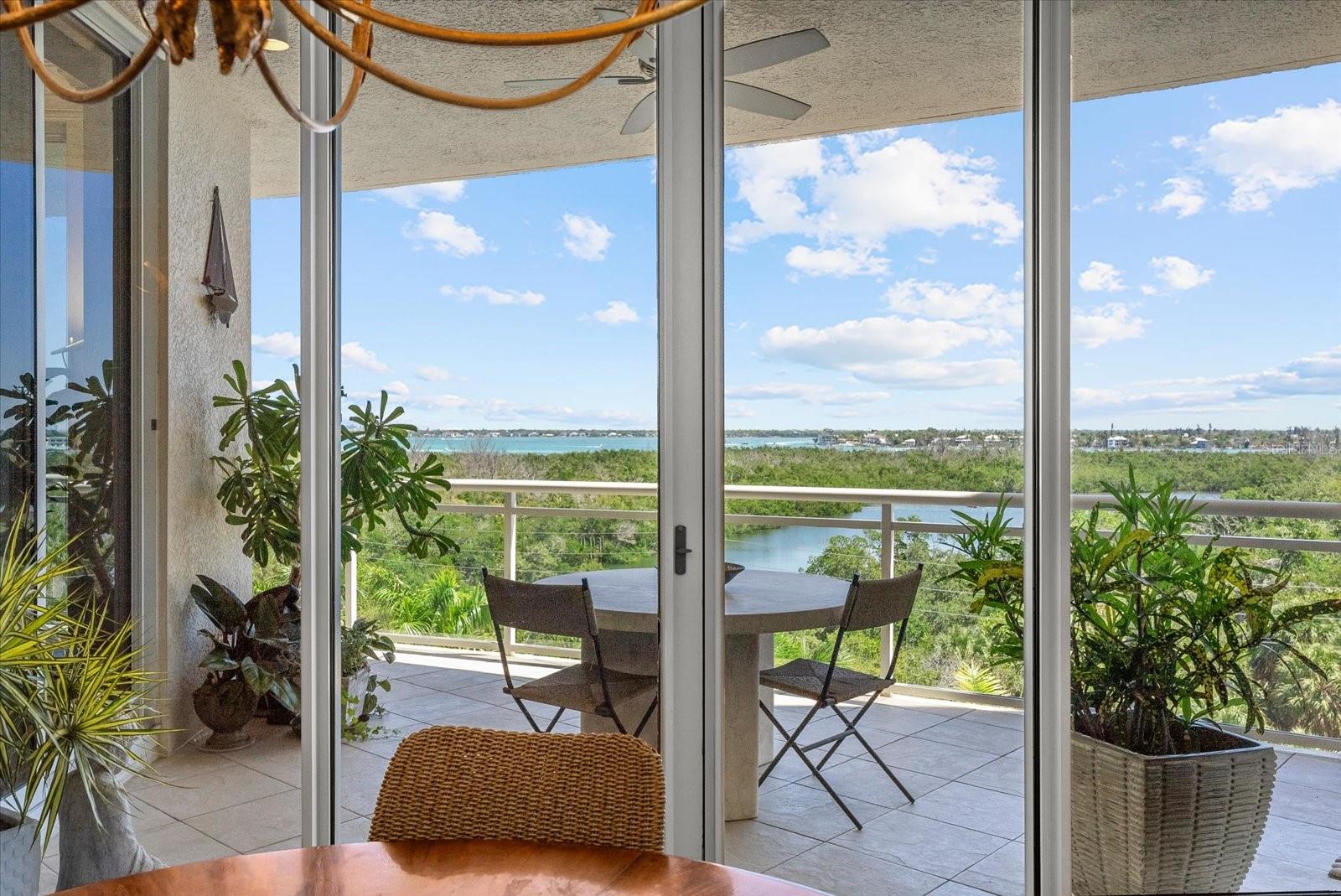 Listing photo id 45 for 1300 Benjamin Franklin Drive 501