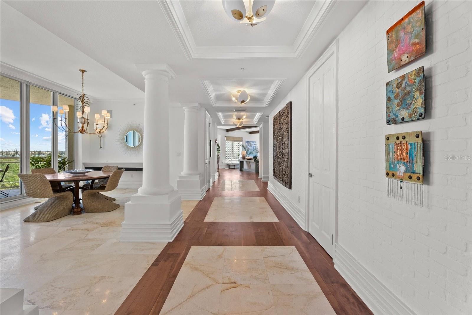 Listing photo id 3 for 1300 Benjamin Franklin Drive 501