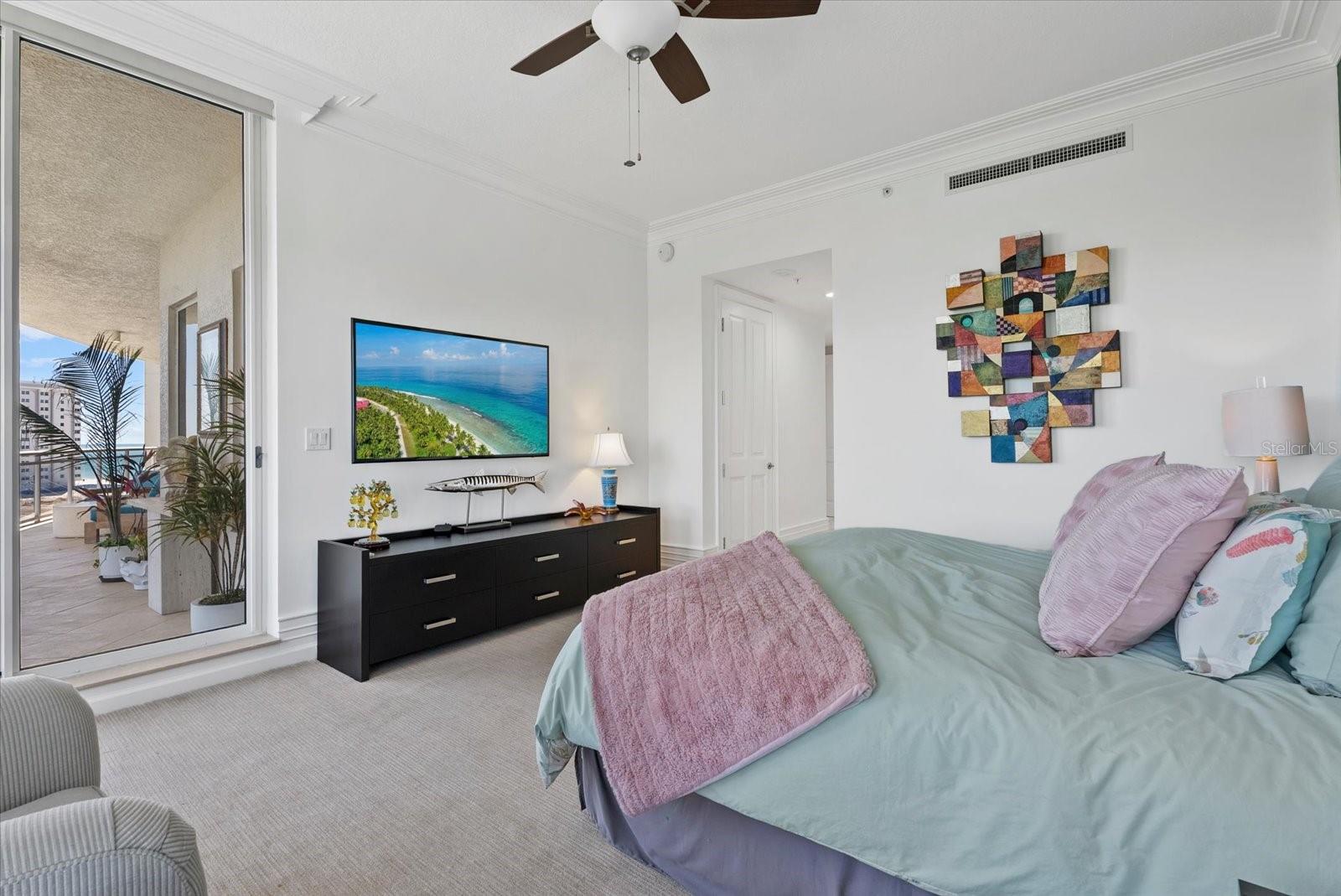 Listing photo id 51 for 1300 Benjamin Franklin Drive 501