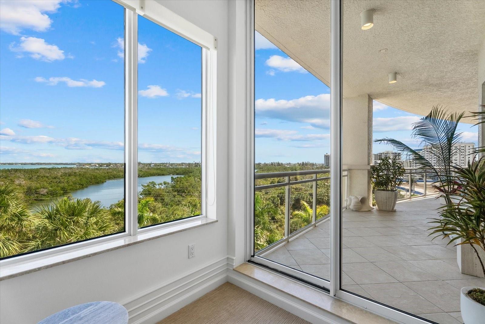 Listing photo id 53 for 1300 Benjamin Franklin Drive 501