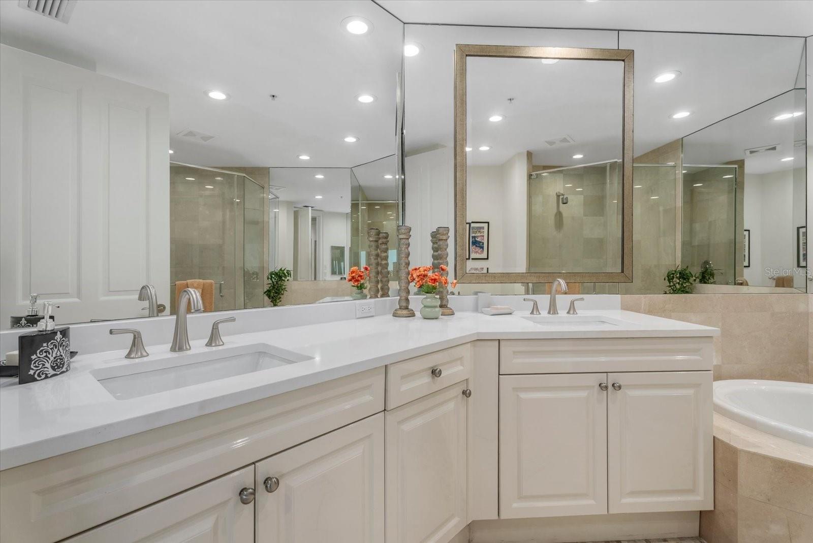 Listing photo id 54 for 1300 Benjamin Franklin Drive 501