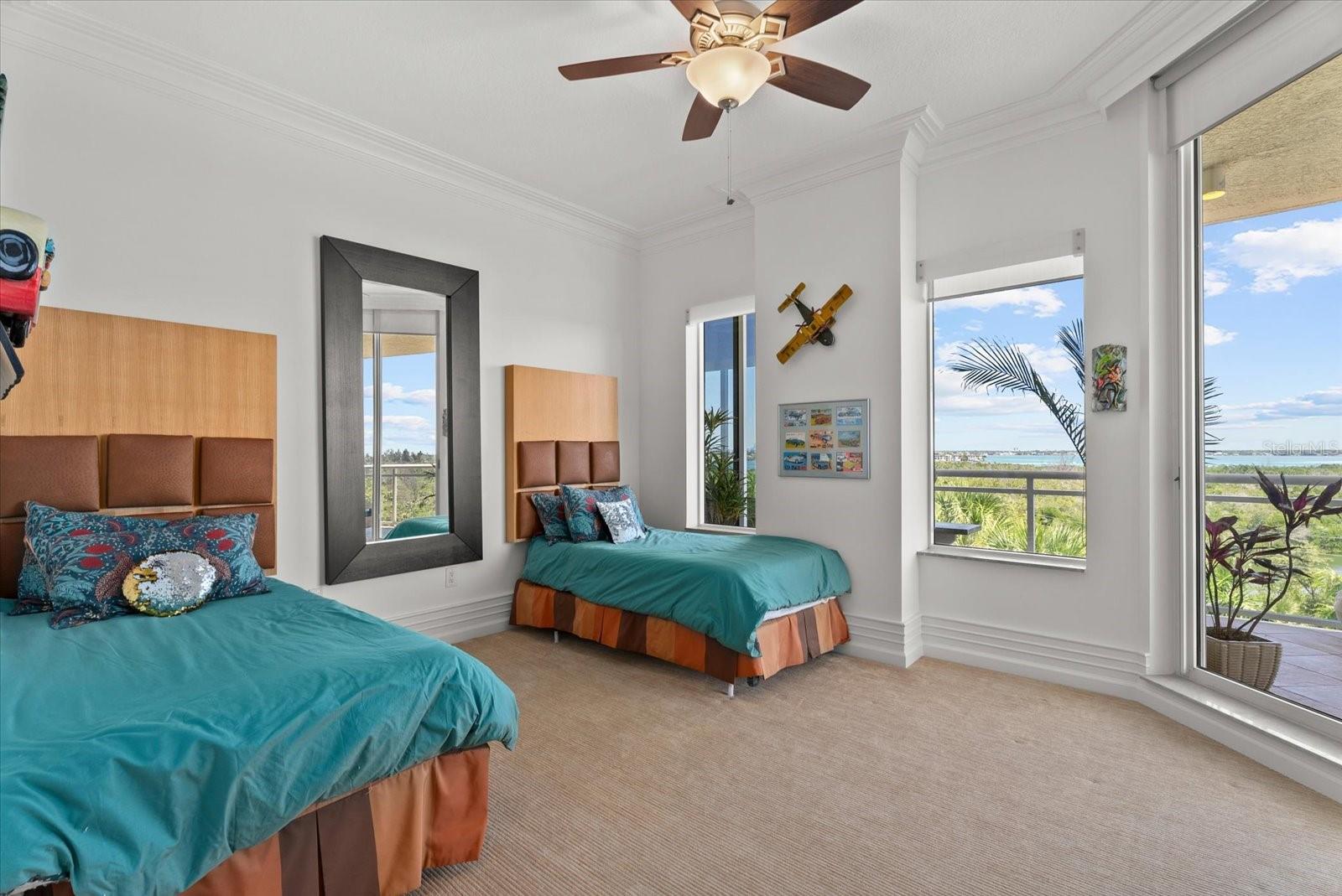 Listing photo id 58 for 1300 Benjamin Franklin Drive 501