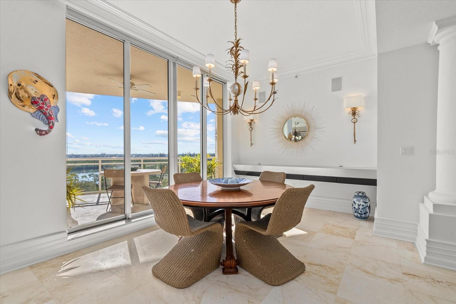 Listing photo id 7 for 1300 Benjamin Franklin Drive 501