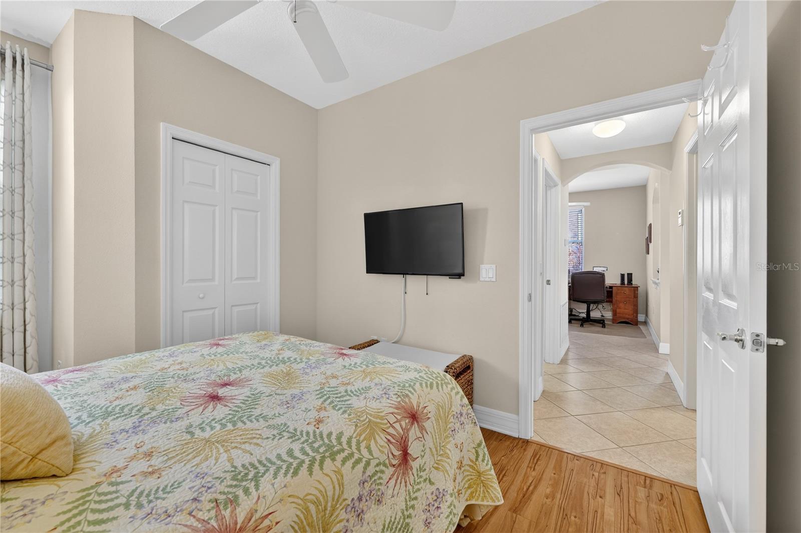 Image 14 of 59 For 926 River Basin Court 101